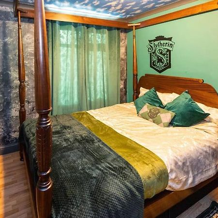 Hogwarts Hideaway Themed Property Watford  Exteriör bild