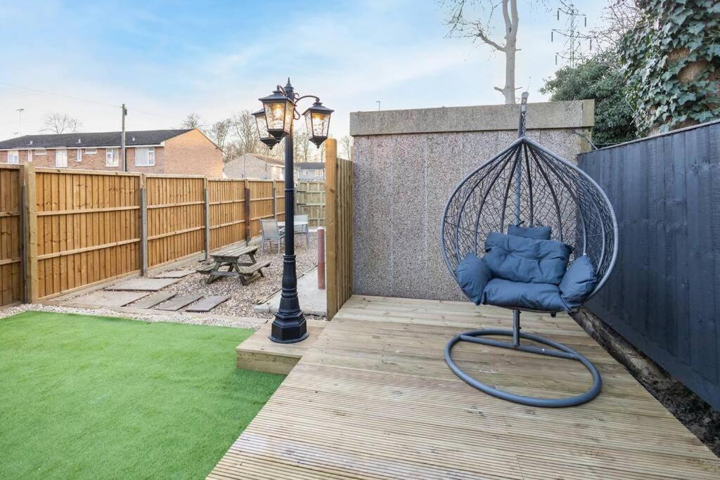 Hogwarts Hideaway Themed Property Watford  Exteriör bild