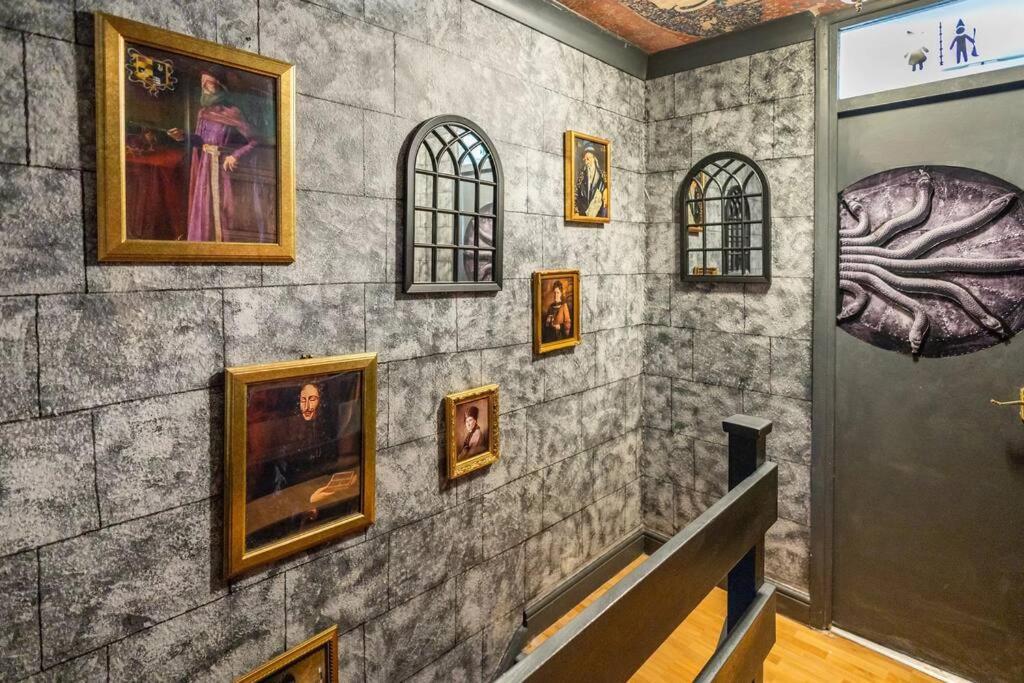 Hogwarts Hideaway Themed Property Watford  Exteriör bild